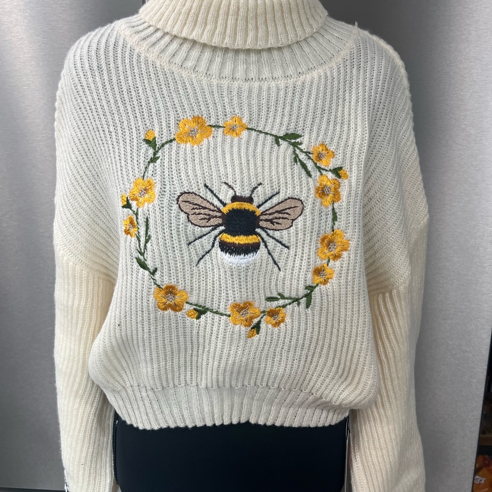 ROMWE Cream Sweater with Bee Embroidery